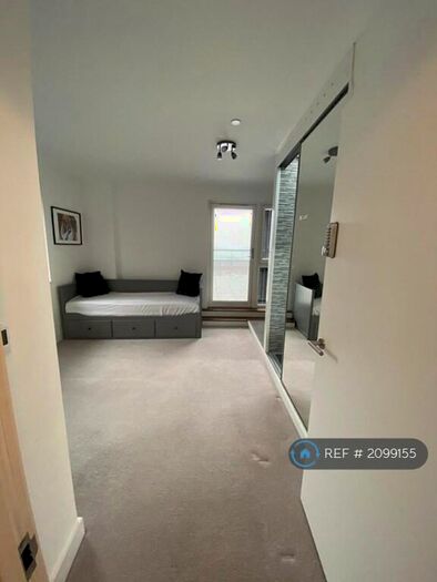 Studio To Rent In Knachbull Road, London, NW10