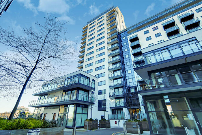 2 Bedroom Flat To Rent In Cornmill House, Wharf Street, London, SE8