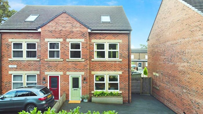 3 Bedroom Semi-Detached House For Sale In Globe Terrace, Leeds, LS13