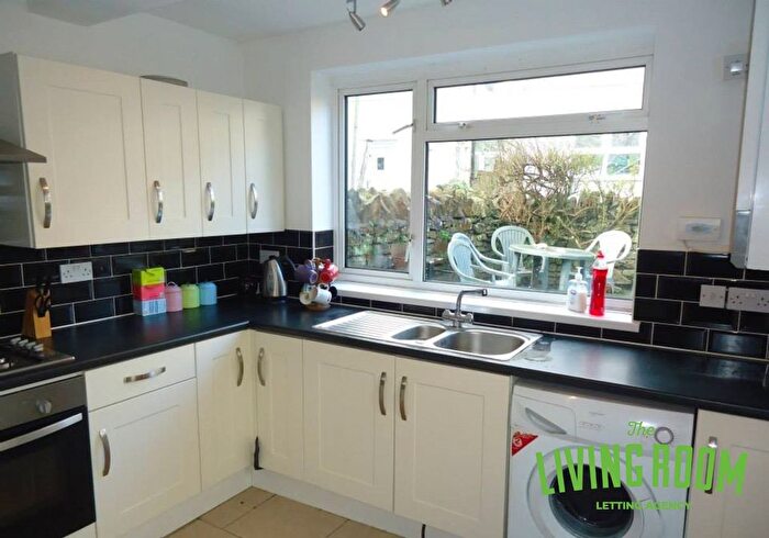 4 Bedroom Property To Rent In Dogfield Street, Cathays, Cardiff, CF24