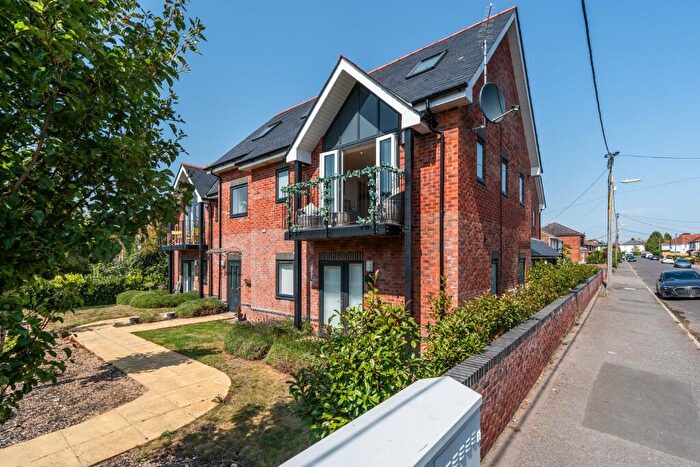 1 Bedroom Flat For Sale In Station Road, Netley Abbey, Hampshire, SO31