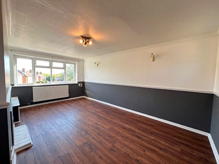 2 Bedroom Flat To Rent In Bangor Close, Northolt, UB5