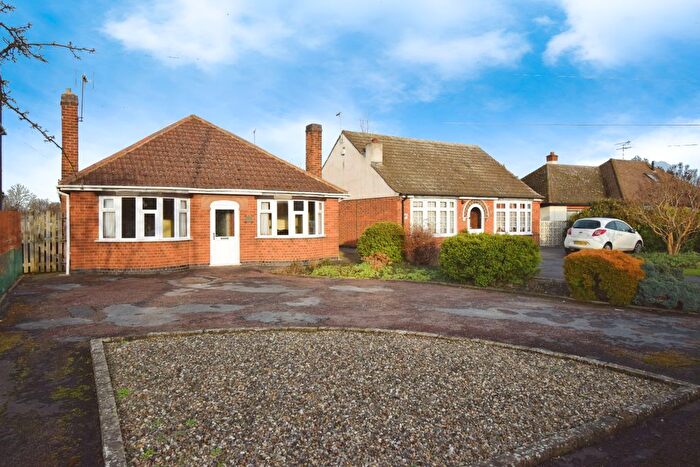 2 Bedroom Bungalow For Sale In Aylestone Lane, Wigston, Leicestershire, LE18