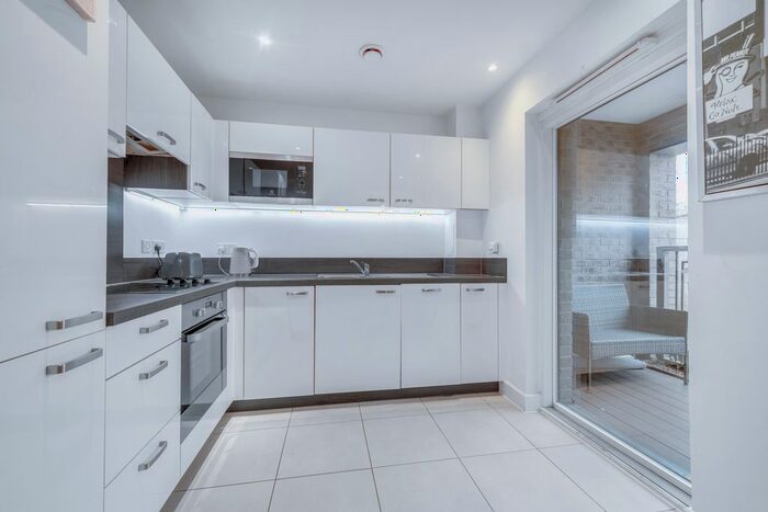 1 Bedroom Flat To Rent In Adenmore Road, London, SE6