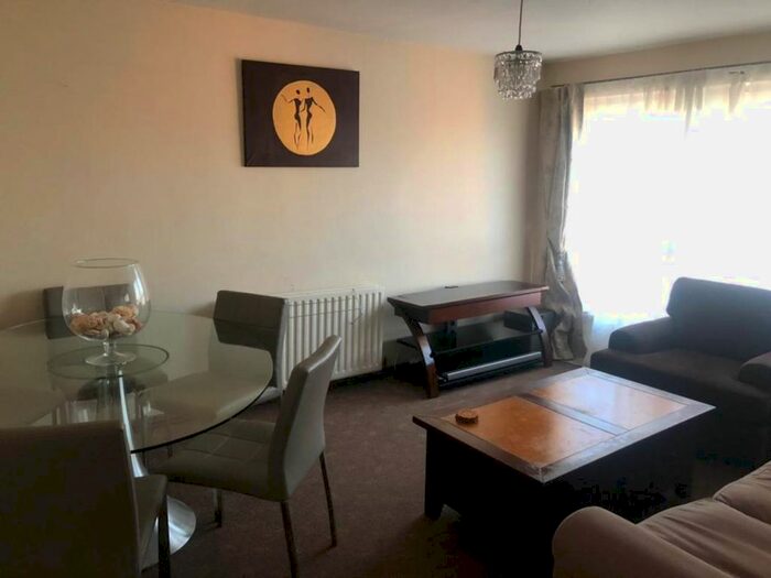 2 Bedroom Flat To Rent In Douglas Towers, Radwell Drive, Bradford, BD5