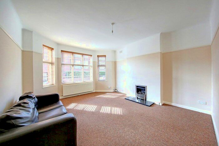 2 Bedroom Flat To Rent In Hillyard Street, London, SW9