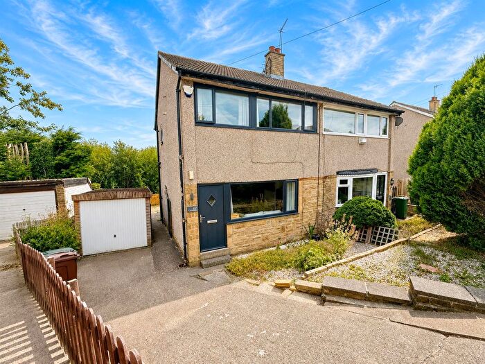 3 Bedroom Semi-Detached House For Sale In Albert Avenue, Idle, Bradford, BD10