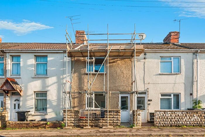 3 Bedroom Terraced House For Sale In William Street, Swindon, SN1
