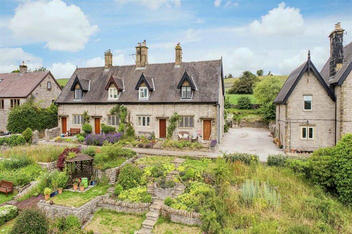 2 Bedroom End Of Terrace House For Sale In Top Cottages, Cressbrook, SK17