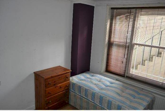 Studio To Rent In Perham Road, West Kensington / Barons Court, London, W14