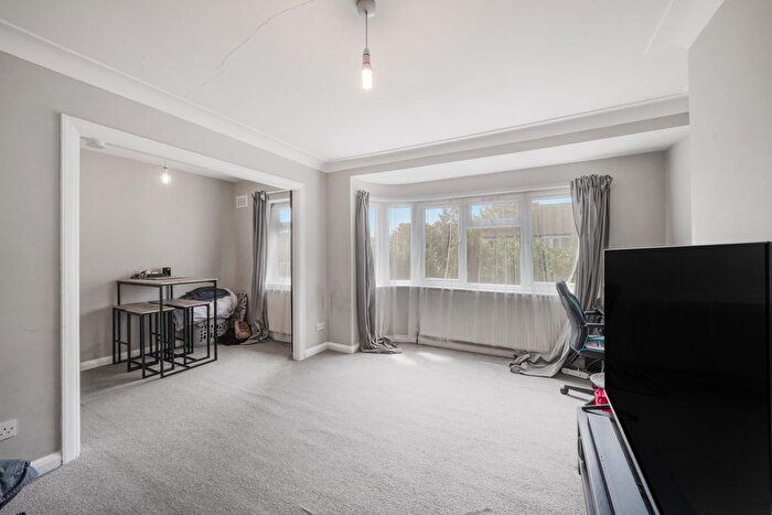 2 Bedroom Flat To Rent In Redesdale Gardens, Isleworth, TW7