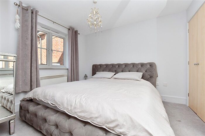2 Bedroom Flat For Sale In Lind Road, Sutton, Surrey, SM1