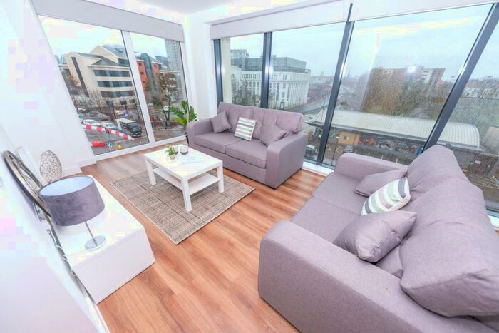 3 Bedroom Flat To Rent In The Gateway, Trafford Road, Salford, M5