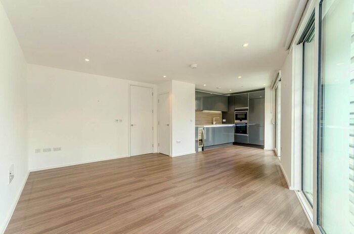 2 Bedroom Flat To Rent In Buckhold Road, Wandsworth, London, SW18