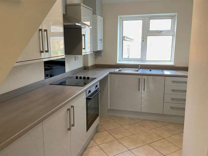 3 Bedroom Semi-Detached House To Rent In Treetown Crescent, Treeton, Rotherham, S60