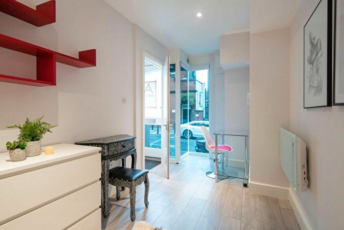 2 Bedroom Flat To Rent In Finchley Road, London, NW3