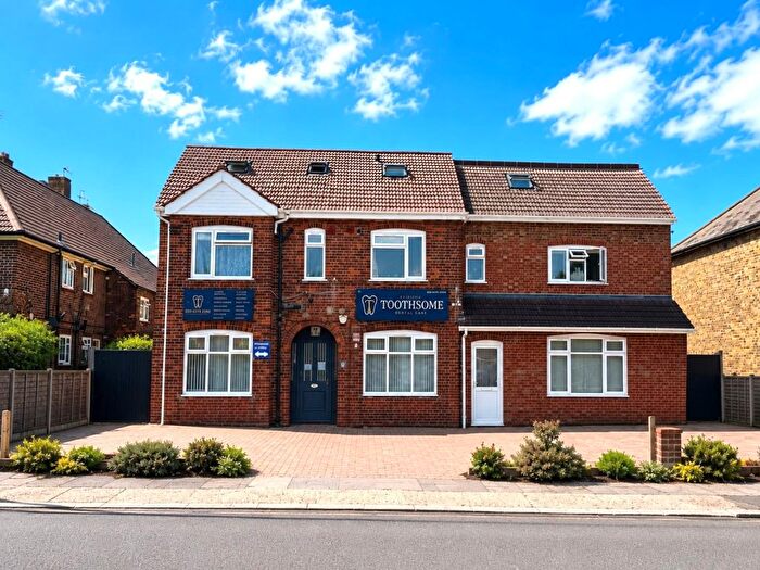 2 Bedroom Flat To Rent In Vicarage Farm Road, Hounslow, TW3