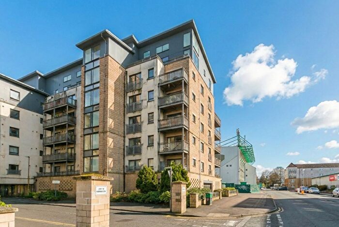 2 Bedroom Flat For Sale In Hawkhill Close, Edinburgh, EH7