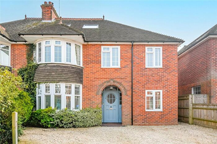 5 Bedroom Semi Detached House For Sale In Rectory Close, Newbury, Berkshire, RG14