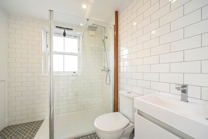 6 Bedroom Maisonette To Rent In Lee Road London, SE3