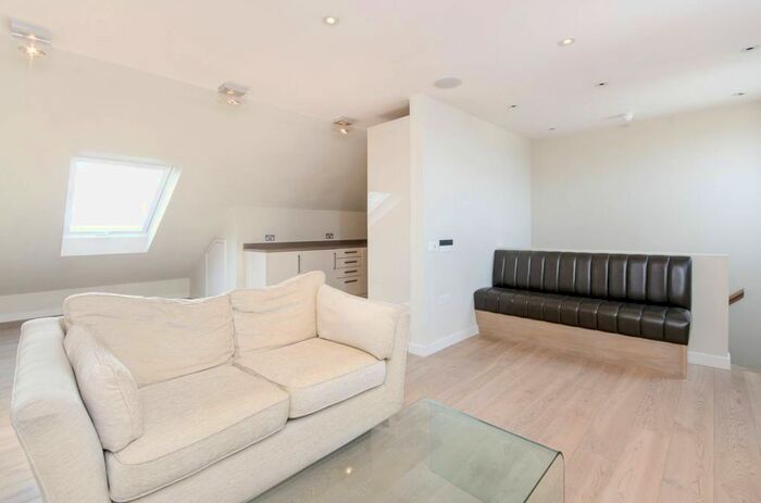 1 Bedroom Flat To Rent In Kingston Road, Wimbledon, London, SW19