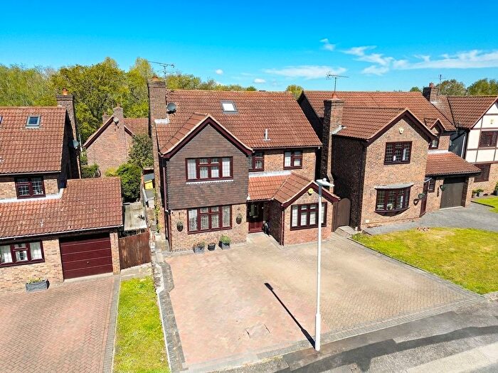 4 Bedroom Detached House For Sale In Paget Drive, Billericay, CM12