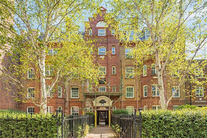 1 Bedroom Flat For Sale In Victoria Park Square, Shoreditch, E2