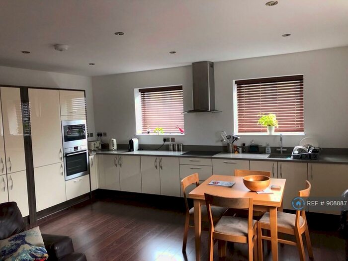 2 Bedroom Flat To Rent In Hamley Lodge, London, SE15