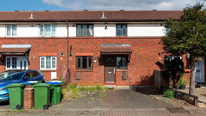 3 Bedroom Terraced House For Sale In Longworth Close, Thamesmead, London, SE28