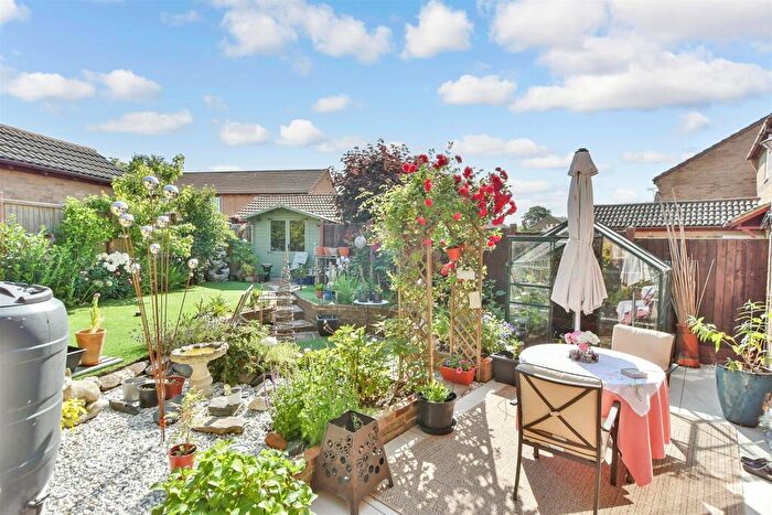 4 Bedroom Detached House For Sale In Pavilion Drive, Kemsley, Sittingbourne, Kent, ME10