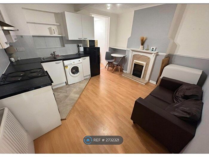 1 Bedroom Flat To Rent In Minet Drive, Hayes, UB3