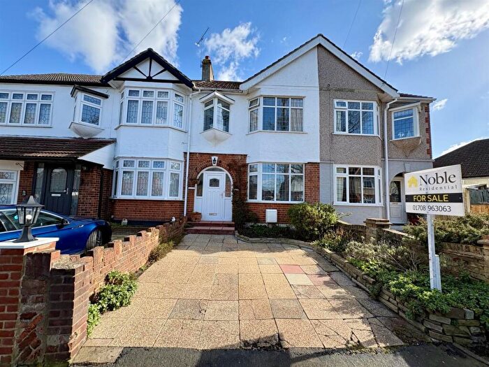 3 Bedroom Terraced House For Sale In Vicarage Road, Essex Hornchurch, RM12