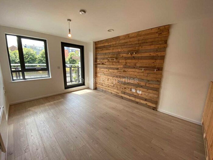 2 Bedroom Apartment To Rent In City Gate, Blantyre Street, M15