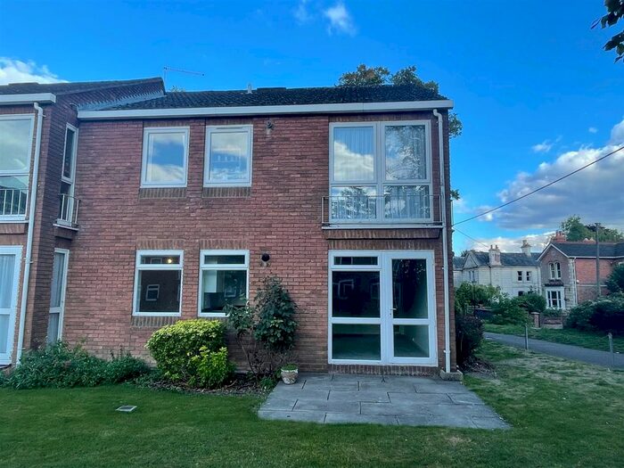 1 Bedroom Flat To Rent In The Beeches, Weyhill Road, Andover, SP10