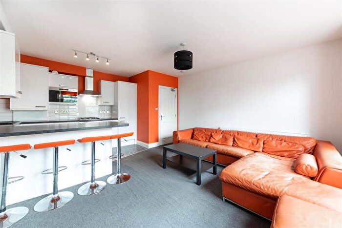 4 Bedroom Apartment To Rent In £pppw - Jesmond Road, Jesmond, NE2