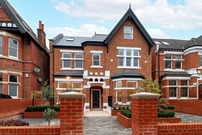 3 Bedroom Flat For Sale In Gordon Road, London, W5