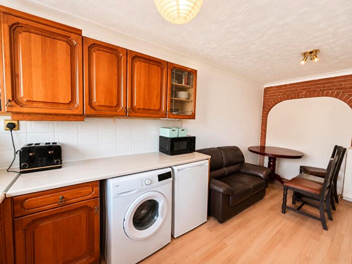 4 Bedroom Flat To Rent In St. Stephens Road, London, E3