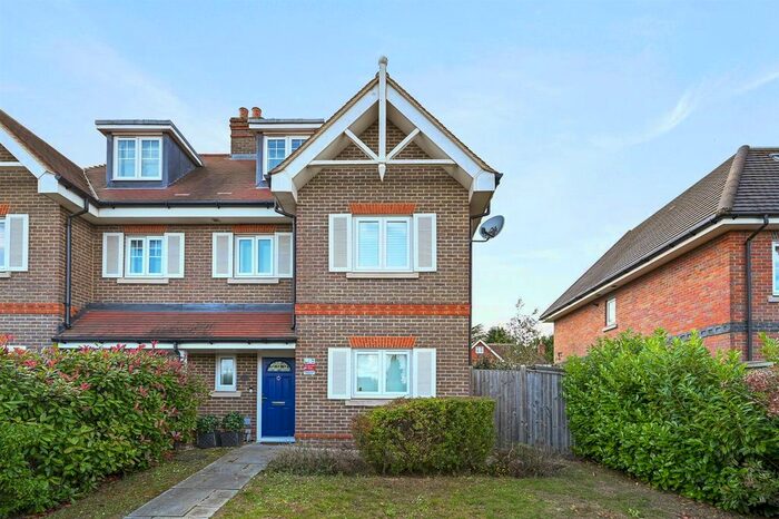 4 Bedroom Semi-Detached House To Rent In Brighton Road, Banstead, SM7