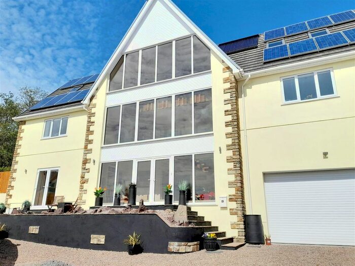 4 Bedroom Detached House For Sale In Glen Fryn, Porthyrhyd, Carmarthen, SA32