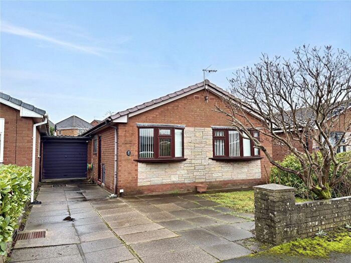 3 Bedroom Detached Bungalow For Sale In Kirklee Avenue, Chadderton, Oldham, Greater Manchester, OL9
