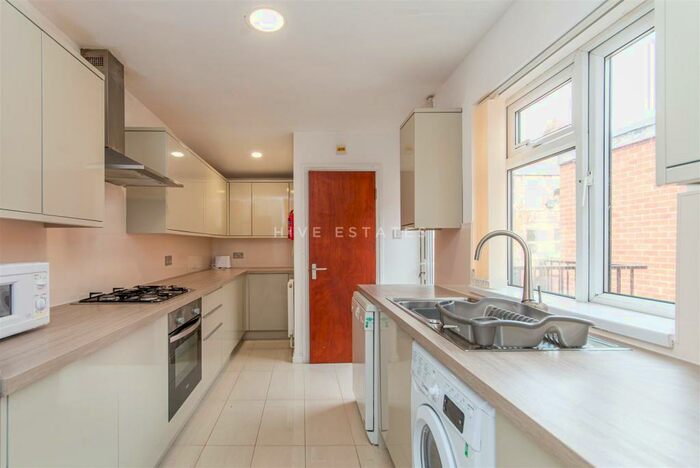 6 Bedroom Maisonette To Rent In Dinsdale Road, Sandyford, Newcastle Upon Tyne, NE2