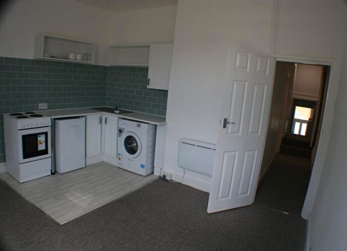 1 Bedroom Flat To Rent In Station Road, Westcliff-on-Sea, SS0