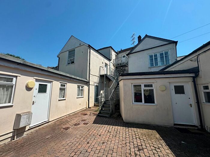 1 Bedroom Flat To Rent In Globe Court, Honiton, EX14