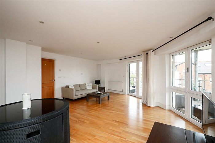 2 Bedroom Flat To Rent In Dryburgh Road, London, SW15