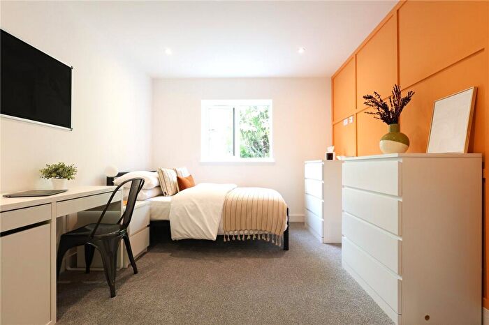 6 Bedroom Semi Detached House To Rent In Somers Close, Winchester, Hampshire, SO22