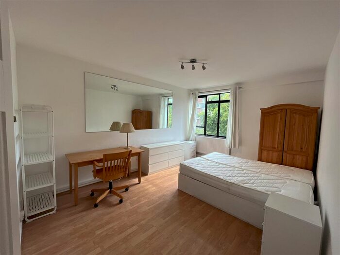 2 Bedroom Flat To Rent In Hallfield Estate, London, W2