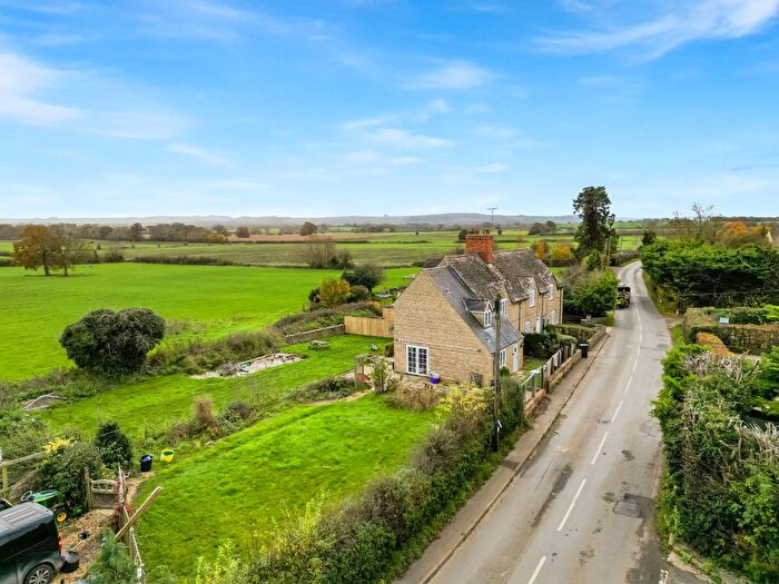 Detached House For Sale In Fernham Road, Shellingford, SN7