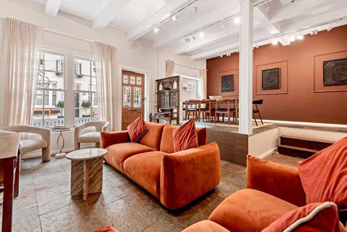 5 Bedroom Mews To Rent In Petersham Place, South Kensington, SW7