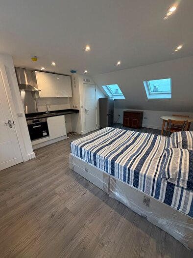 1 Bedroom Flat To Rent In Oak Grove, London, NW2