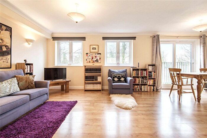 2 Bedroom Flat To Rent In Abbotts Court, Park Road, Winchester, Hampshire, SO23